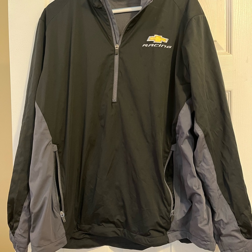 Men’s Chevy racing pullover lightweight jacket.